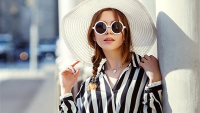 الموضة للسيدات.. الملابس المقلمة تعود بقوة في صيف 2021 