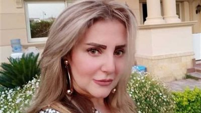 رانيا محمود ياسين تسافر إلى الإسكندرية.. اعرفي السبب 