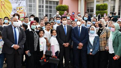 وزير الشباب يكرم المتميزين في ختام المرحلة الثالثة لبرنامج روبوتاك