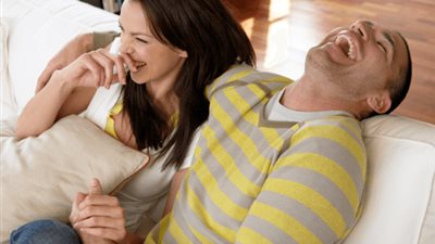 «حضن جوزك ولا مليون دولار؟».. سيدات: «الفلوس طبعًا» 