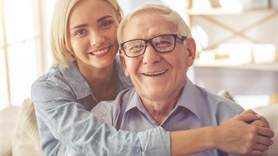 في فترة المراهقة.. نصائح لجعل الفتاة أكثر قربًا من والديها