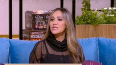 مدربة يوجا تستعرض طرق التنفس السليمة لمعالجة التوتر.. فيديو