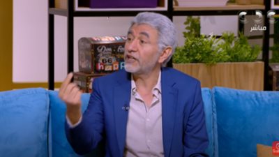 «بلاش الأفلام قدام العيال».. طبيب يُحذر من هذه السلوكيات أمام الأطفال.. فيديو