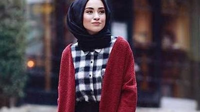 «فاشون» بنات الجامعة 2021.. «الكارديجان والجينز» الأبرز 