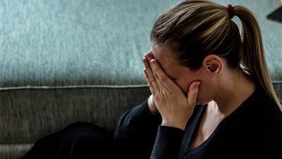 ماذا يحدث للمرأة بعد التعرض للخيانة؟.. خبيرة نفسية توضح ردود الأفعال