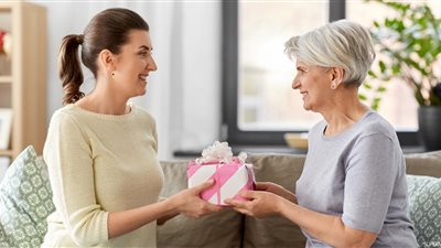 عيد الأم 2021 | هتجيبي لحماتك إيه؟ ستات: بط ومحشي 