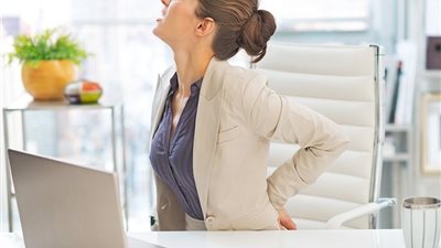 «لو بتعاني من ديسك الظهر».. تعرفي على روشتة العلاج في 4 طرق