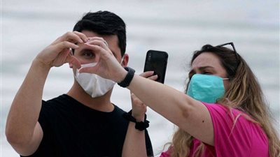 «الحب في زمن كورونا».. هل يجوز الارتباط عبر «الفيديو كونفرس»؟