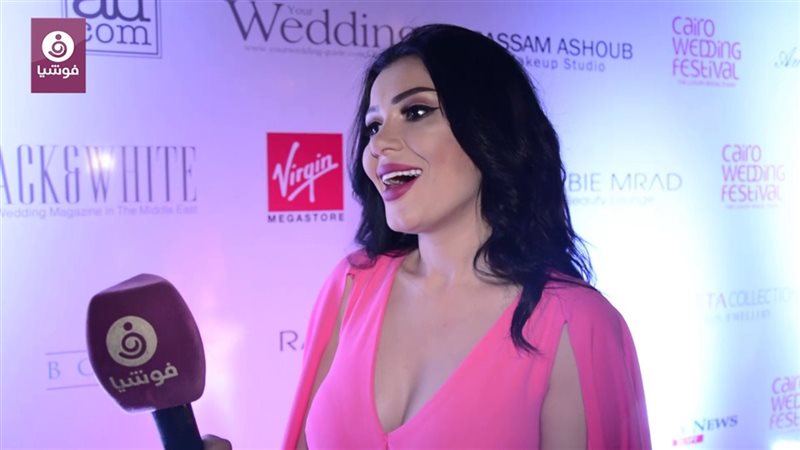 الفنانة مني ممدوح