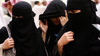 نيابة مصر الجديدة تقرر حبس زعيمة عصابة تستدرج الأصدقاء لسرقتهم بالإكراه 