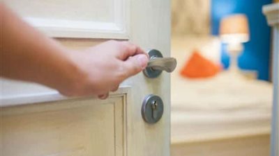 «إوعي تقفلي الباب وأنتي بتستحمي».. منزلك فيه قاتل خفي