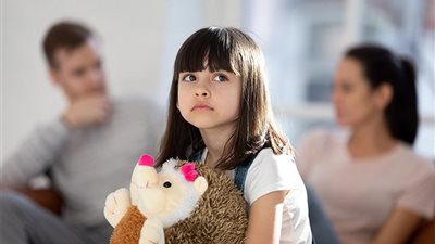 العلاقة بين الآباء والأبناء.. طفولة سليمة تنتج شخصا سويا