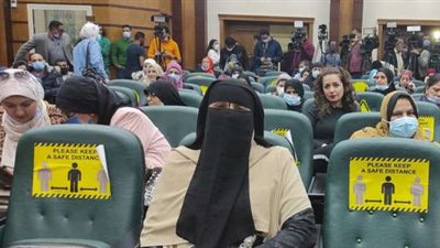 بعد تكريمها كـ«أم مثالية».. سعيدة عبد السلام: «رجعني لسن 14 سنة».. فيديو