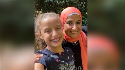 عيد الأم هنا جودة معجزة تنس الطاولة توجه رسالة لوالدتها