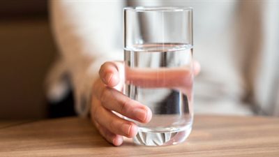 الصحة للمرأة: إن كان لديك مصاب بكورونا أعطيه هذه الكمية من الماء