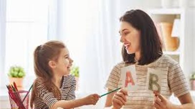 كيف تُشجع طفلك على التفوق الدراسي؟