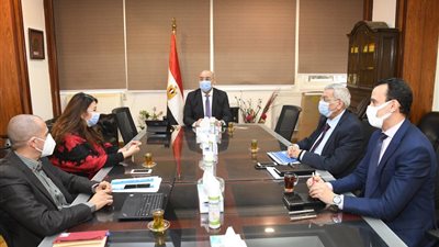 وزير الإسكان يتابع تنفيذ مشروع 