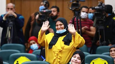 بعد منحها وسام الكمال.. فاطمة إبراهيم: «لولا السيسي ما كنا هنا»