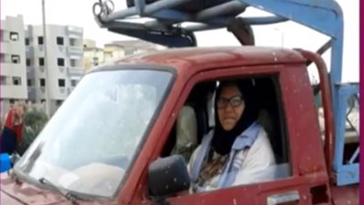 مفيدة شيحة عن قيادة سيدة لسيارة ربع نقل: «بمليون راجل».. فيديو