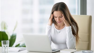  8 أسباب تجعلك تشعرين بالصداع بعد النوم.. تعرفي عليها 