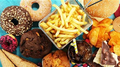 أضرار الأطعمة الدهنية..  تسبب 7 أمراض خطيرة وصادمة
