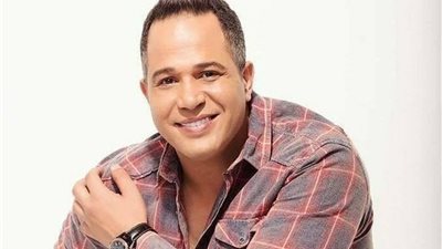 مصطفى درويش يتراجع عن هجومه على هند صبري