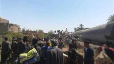 اصطدام قطارين وخروج 3 عربات عن القضبان بسوهاج