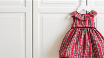 كيف تختارين القماش المثالي لملابس طفلتك؟