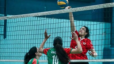 سيدات طائرة الأهلي يفوز على الطيران في الدوري الممتاز