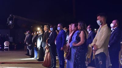 مهرجان الأقصر يبدأ دورته العاشرة بدقيقة حداد على ضحايا حادث قطاري سوهاج.. صور