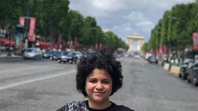 يجري جراحة بالمخ.. داليا مصطفى تطلب الدعاء لنجل إيناس عز الدين