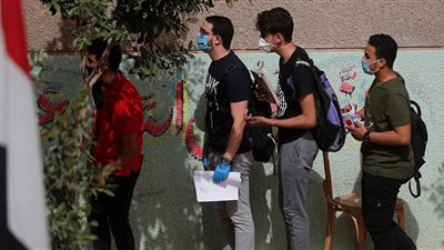 أولياء أمور طلبة الثانوية العامة يشكون من طباعة المذكرات.. و«التعليم» ترد 