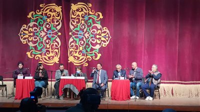 «ألمظ وسي عبده» يستهل العرض بدقيقة حداد على أرواح ضحايا سوهاج.. صور