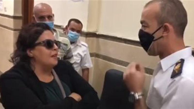 سيدة المحكمة المتهمة