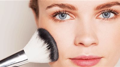 وضع المكياج في نهار رمضان حلال أم حرام؟.. داعية: «يجوز بهذا الشرط».. فيديو