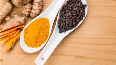 فوائد الكركم مع الفلفل الأسود للنساء.. تعرفي عليها