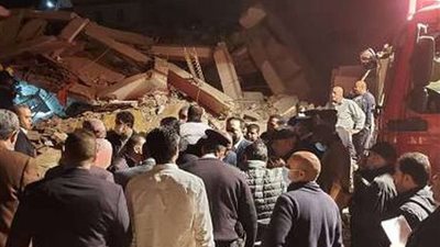 النيابة العامة تأمر بضبط وإحضار مالك عقار جسر السويس المنهار