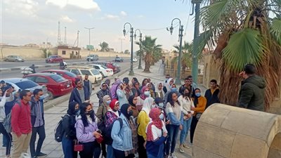 الشباب تواصل فعاليات مبادرة اعرف مدينتك للطلاب والخريجين.. صور