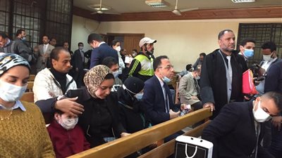 وصول أسرة الطفلة يارا لحضور ثاني جلسات محاكمة متحرش المعادي.. صور