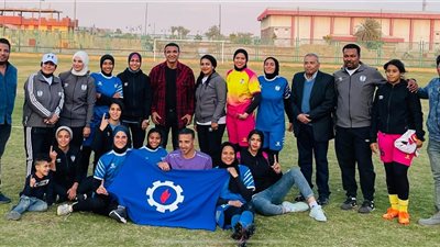 أحمد الطيب يحتفل مع سيدات منتخب السويس بالتأهل للدوري الممتاز 