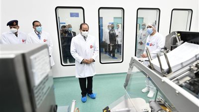 الرئيس السيسي يفتتح مدينة الدواء بالخانكة.. صور