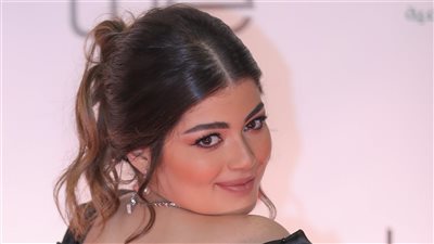 «على واحدة ونص».. ليلى زاهر في تتر برنامج «هزر فزر»