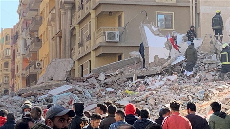 عقار جسر السويس المنهار