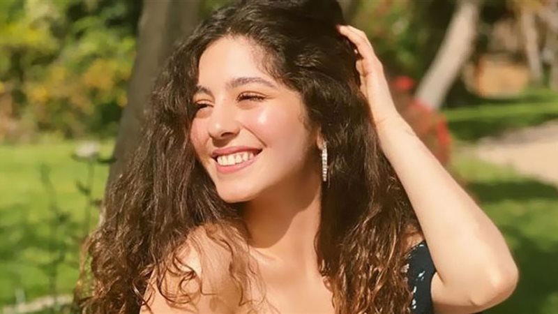 الفنانة الشابة مايان