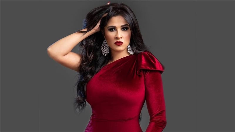 الفنانة ياسمين عبد