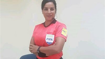 منى عطا الله.. أول امرأة تقود مباريات الرجال بدوري المظاليم