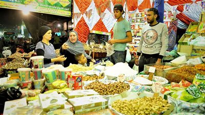 40 % تخفيضًا للأسعار.. معرض للسلع الغذائية استعدادًا لرمضان 