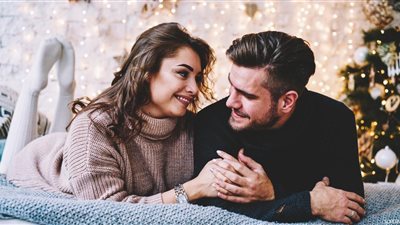 ازاي أخلي جوزي يحبني ويهتم بي ؟.. خبير: «بلاش تجسس واحتويه»