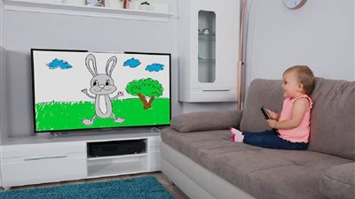 طبيبة تُحذر الأمهات من خطورة أفلام الكرتون على الأطفال.. فيديو