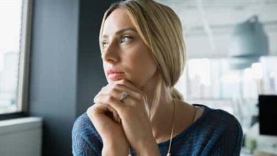 10 أعراض تحدد إصابتكِ باضطرابات القلق.. احذريها